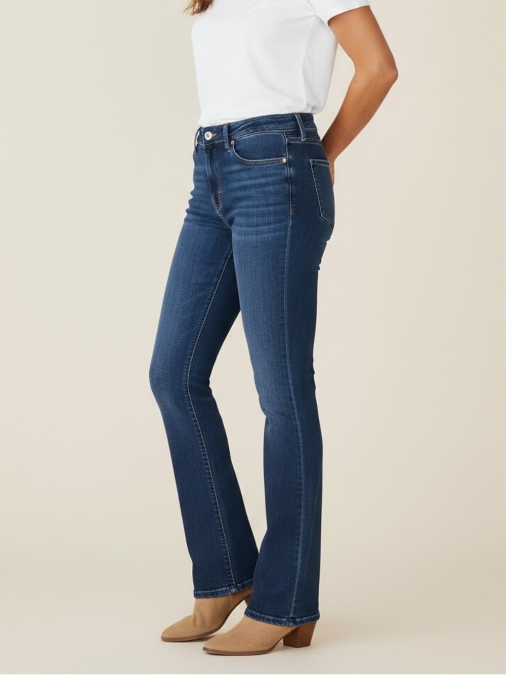 Lee, Mid-Rise Straight Leg Deep Indigo Jeans. Size 16Short/Petite